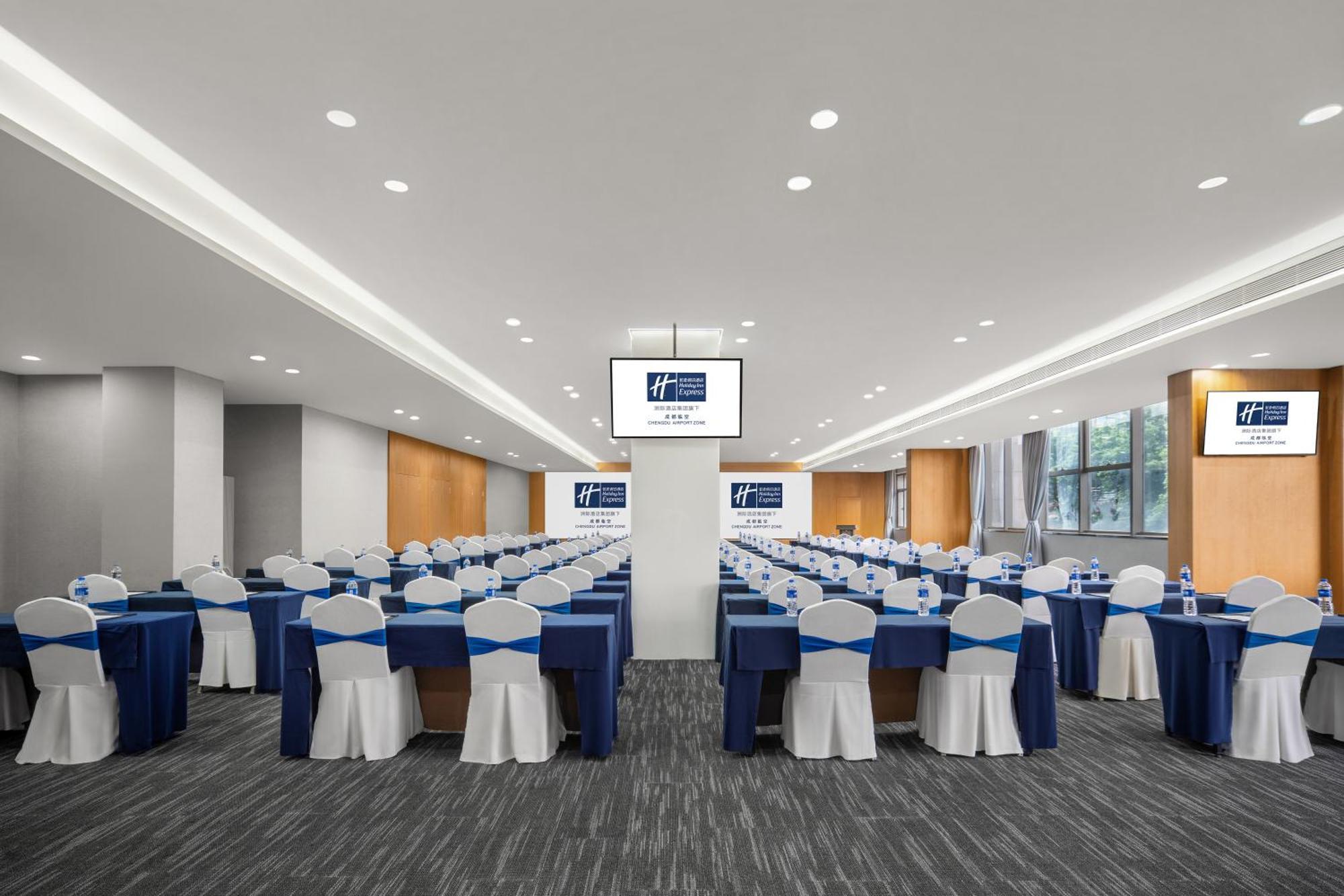 Holiday Inn Express Chengdu Airport Zone Free Shuttle From Shuangliu International Airport To Hotel ,Welcome Drink Экстерьер фото
